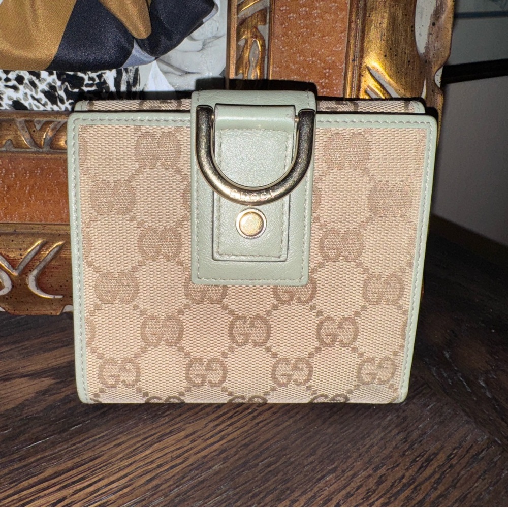 Gucci Beige and Green Women's Wallet